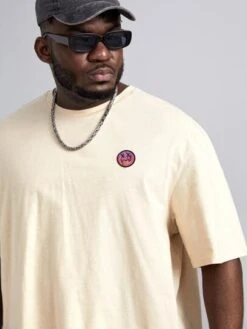 SHEIN Men Cartoon Patched Drop Shoulder T-Shirt -Man Plus Fashion 16454286231696e9a118a0a768fc99cdf4c001cdd3 thumbnail 405x552