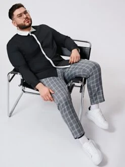 SHEIN Men Contrast Collar Curved Hem Shirt -Man Plus Fashion 16472210592839c5ac7667366e72f401207373cbc8 thumbnail 405x552