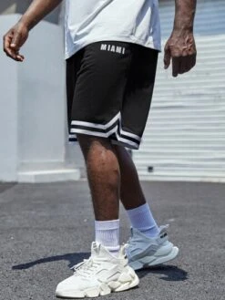 Manfinity Sporsity Men LetterGraphic Striped Trim Shorts -Man Plus Fashion 165095388585b4fcf2fe0f35f5c6d933c3aa34049b thumbnail 405x552