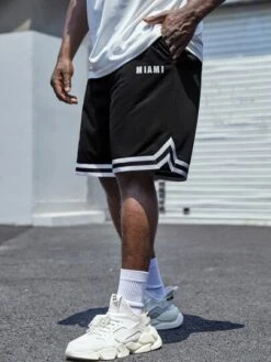 Manfinity Sporsity Men LetterGraphic Striped Trim Shorts -Man Plus Fashion 165095389327c73d9ee16bf4098f67c22959961873 thumbnail 405x552