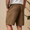 SHEIN Men Drawstring Waist Slant Pockets Shorts