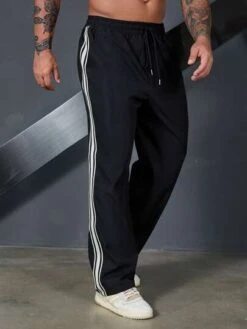 Men Striped Print Drawstring Waist Pants -Man Plus Fashion 1661134573d04906ac1e4cefa6846835a9b8d21c2f thumbnail 405x552