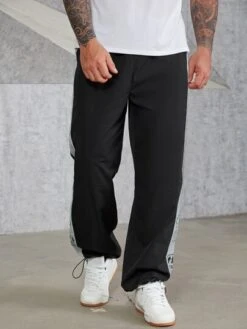 Men Letter Graphic Contrast Sideseam Drawstring Waist Pants -Man Plus Fashion 1663665253cccaf8f4785ce85646a87d6126d8c72e thumbnail 405x552