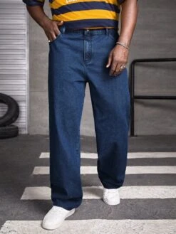 SHEIN Men Slant Pocket Straight Leg Jeans