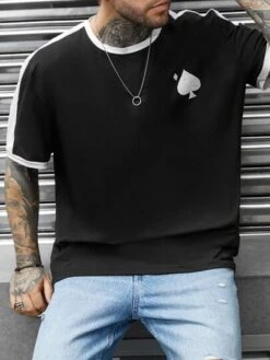 Men Playing Card Print Print Contrast Trim Tee -Man Plus Fashion 167548107418f52f193eeec8175237107fc1ad3057 thumbnail 405x552
