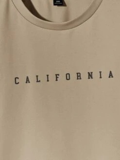 Manfinity Hypemode Men Letter Graphic Tee -Man Plus Fashion 1676356450153afb4c5f90ff90948d18da8e93f15d thumbnail 405x552