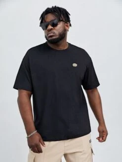 Manfinity EMRG Men Figure Graphic Tee -Man Plus Fashion 1676511190e3db025fa1e21c8a53b39d5303260d3d thumbnail 405x552