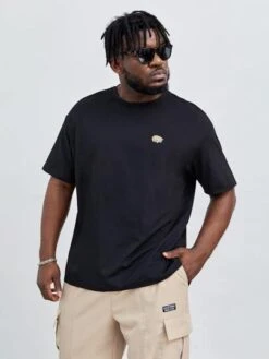 Manfinity EMRG Men Figure Graphic Tee -Man Plus Fashion 1676511194ff66c71c46294019bbad5ab847b7d98d thumbnail 405x552