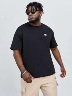 Manfinity EMRG Men Figure Graphic Tee -Man Plus Fashion 1676511196f21fc3d994b1496776d79bdb16f59bdf thumbnail 405x552