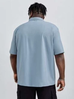 Manfinity Hypemode Men Letter Graphic Flap Pocket Shirt