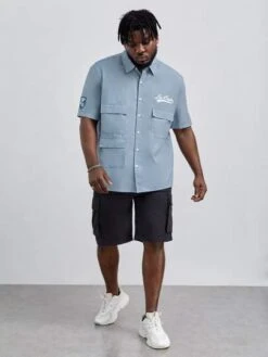 Manfinity Hypemode Men Letter Graphic Flap Pocket Shirt -Man Plus Fashion 1676515677d77bd264426aea8f4e97467ca5c74463 thumbnail 405x552