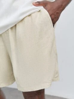 Manfinity Hypemode Men Solid Drawstring Waist Shorts -Man Plus Fashion 1677122931c48259bce11ed419393cab2e97dd11ff thumbnail 405x552