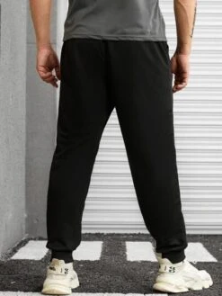 Men Cartoon & Letter Graphic Drawstring Waist Sweatpants