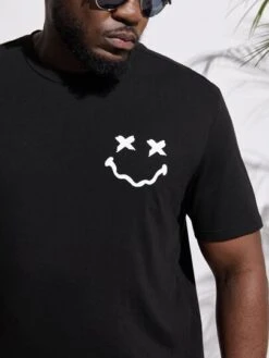 SHEIN Men Cartoon Graphic Tee -Man Plus Fashion 1678245644703e6852c5a8efa2f306b21b00e25468 thumbnail 405x552