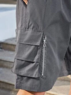 Manfinity LEGND Men Flap Pocket Drawstring Waist Shorts -Man Plus Fashion 16786717097bc77b6ead546a564cedc45ca9f38559 thumbnail 405x552