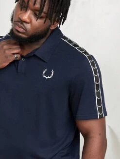 Men Antler Print Contrast Tape Shoulder Polo Shirt -Man Plus Fashion 1680061448efde24deeb1ae9537642db26bb13cd6b thumbnail 405x552