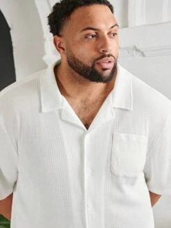 SHEIN Men Solid Pocket Patched Shirt -Man Plus Fashion 168006224761b11cf620d2640de5e718beffa3b111 thumbnail 405x552