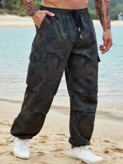 Men Camo Print Flap Pocket Side Drawstring Waist Cargo Pants