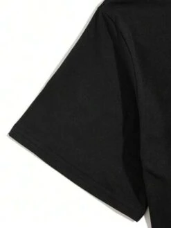 Manfinity Homme Men Letter Patched Detail V Neck Tee -Man Plus Fashion 1681297573d20254a11ad21d98265bbbdde5bd0f62 thumbnail 405x552