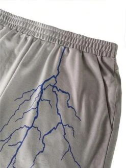 Manfinity Hypemode Men Lightning & Letter Graphic Drawstring Waist Shorts -Man Plus Fashion 1681366057bd13dce2b1f4529260352d37f933f42e thumbnail 405x552