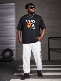 Manfinity Hypemode Men Cotton Cartoon & Letter Graphic Tee -Man Plus Fashion 16823095492cac27bfa96d5100b1224b9609bc9efe thumbnail 405x552