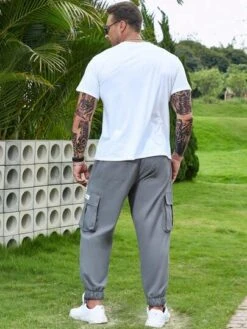 Manfinity LEGND Men Letter Patched Detail Flap Pocket Cargo Pants