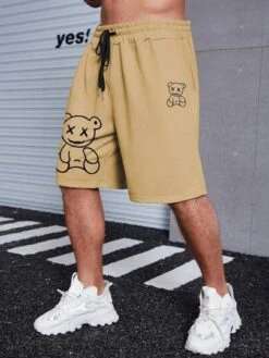 Manfinity Hypemode Men Bear Print Drawstring Waist Shorts -Man Plus Fashion 1682490019ce91d3257023d1ea927b99bde182d9bd thumbnail 405x552