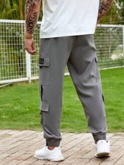 Manfinity LEGND Men Letter Patched Detail Flap Pocket Drawstring Waist Cargo Pants