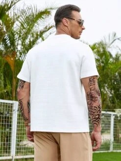 Manfinity Basics Men Solid Textured Knit Tee