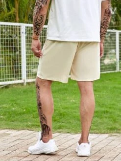 Manfinity Hypemode Men Letter & Figure Graphic Drawstring Waist Shorts