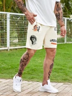 Manfinity Hypemode Men Letter & Figure Graphic Drawstring Waist Shorts -Man Plus Fashion 168257803654f142cc7f9a70106e1a94b496de8d1e thumbnail 405x552