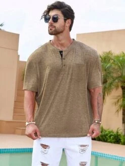 Manfinity Homme Men Solid Button Front Tee -Man Plus Fashion 1683443520521c1314ee957445ef75a358255ec6e6 thumbnail 405x552