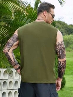 Manfinity Basics Men Solid Round Neck Tank Top