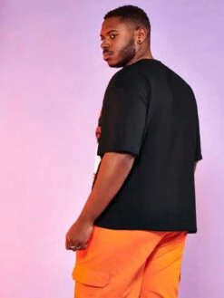 Manfinity EMRG Men Cotton Figure And Slogan Graphic Tee