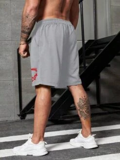 Manfinity LEGND Men Expression Print Drawstring Waist Shorts