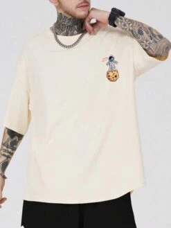 Manfinity EMRG Men Slogan & Astronaut Print Drop Shoulder Tee -Man Plus Fashion 1684206044d179d5162df7d098b002d009cf5222c6 thumbnail 405x552