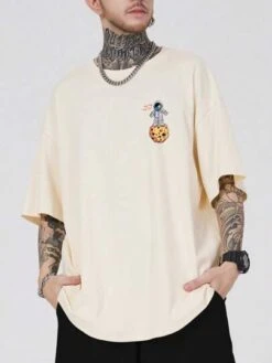 Manfinity EMRG Men Slogan & Astronaut Print Drop Shoulder Tee -Man Plus Fashion 16842060477c1d7cb8a8a458e686c81d95f38fadc3 thumbnail 405x552