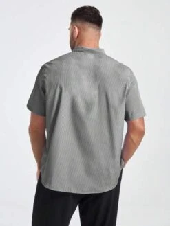 Manfinity Mode Men Cotton Solid Button Front Shirt