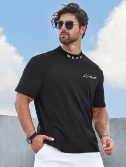 Manfinity Homme Men Letter Graphic Mock Neck Tee -Man Plus Fashion 168456711631a352330f12d00cdcdd34da90c04060 thumbnail 405x552