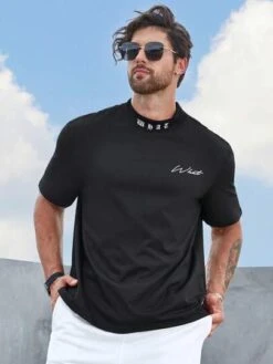 Manfinity Homme Men Letter Graphic Mock Neck Tee -Man Plus Fashion 1684567120872ba415b402d0fc4d5b5ec795be2638 thumbnail 405x552