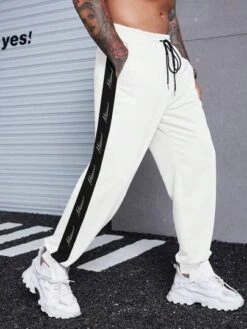 Manfinity Sporsity Men Contrast Side Seam Drawstring Waist Sweatpants -Man Plus Fashion 1685073683dc0558bb22b7f6e7bdd562ca1f0007b7 thumbnail 405x552