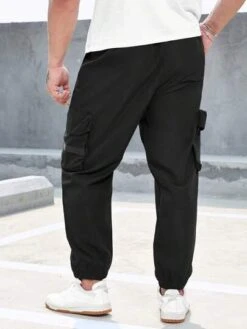 Manfinity LEGND Men Plus Flap Pocket Side Cargo Pants