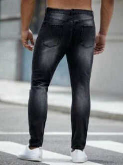 SHEIN Men Plus Ripped Frayed Skinny Jeans