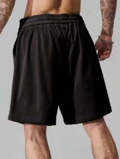 Men Plus Letter Graphic Drawstring Waist Shorts