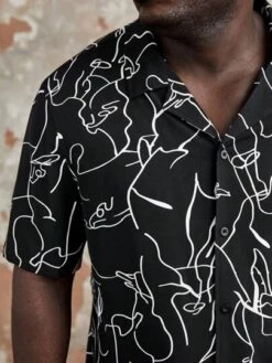 SHEIN Manfinity Homme Men Plus Abstract Figure Graphic Shirt -Man Plus Fashion 169163214697201ece0f13f0bf1b9af4361896f411 thumbnail 405x552