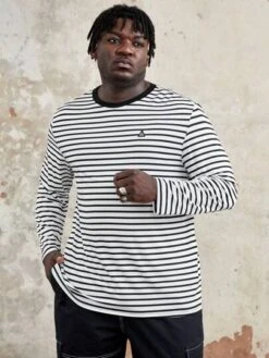 SHEIN Manfinity Homme Men Plus Striped & Letter Patched Contrast Trim Tee -Man Plus Fashion 169163264400b654cc66078de7bd9b8b450215391c thumbnail 405x552