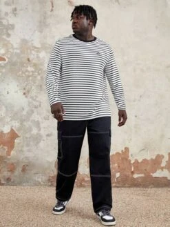 SHEIN Manfinity Homme Men Plus Striped & Letter Patched Contrast Trim Tee -Man Plus Fashion 1691632651e6af3b879573d9173234881525106519 thumbnail 405x552