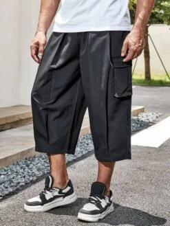 Manfinity EMRG Men Plus Flap Pocket Side Wide Leg Pants -Man Plus Fashion 16918848645832d61eef694fdc3bc079cdefde178b thumbnail 405x552